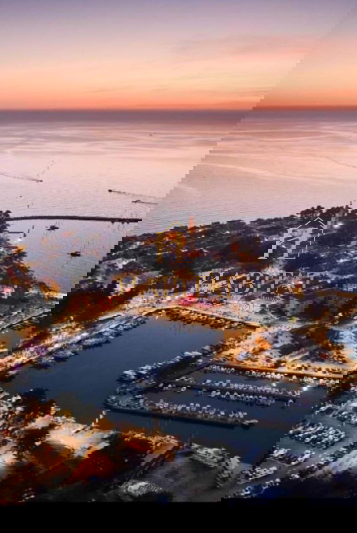 Istra, Novigrad, garsonjera 23,5m2, 20m od plaže in morja, center