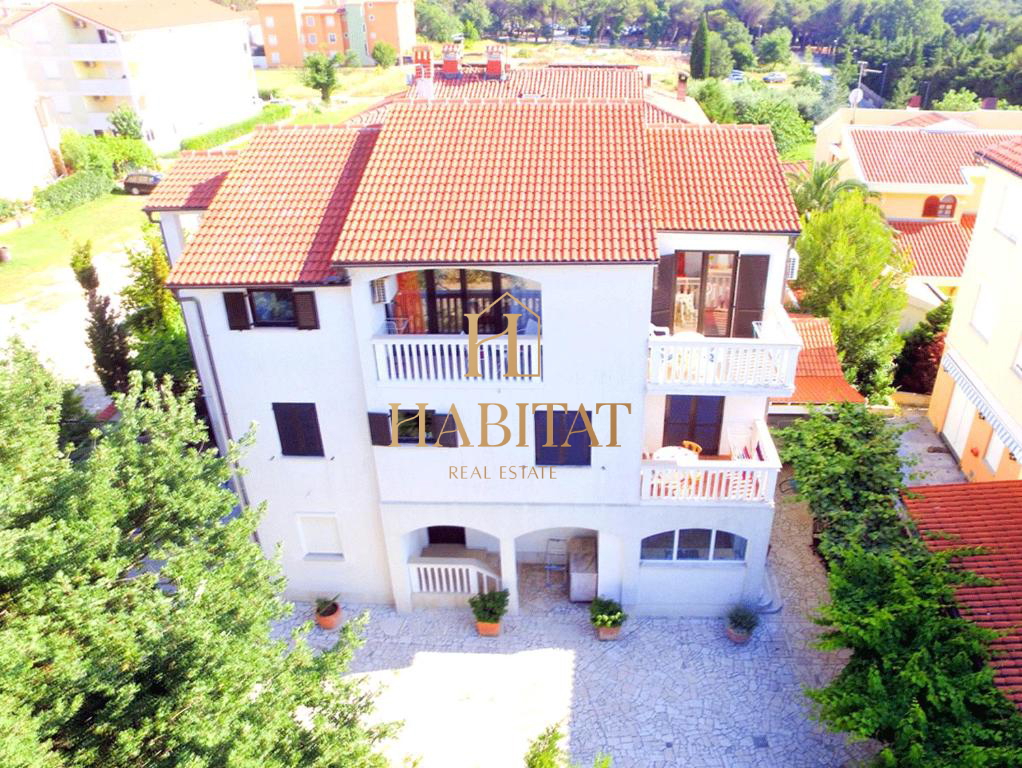 Istra, Medulin, hiša 197m2, 300m od morja