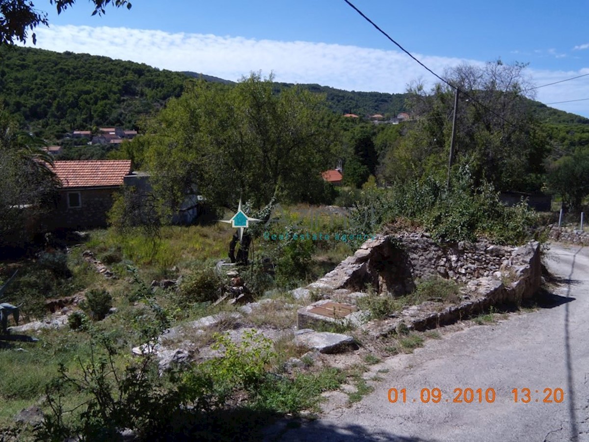 Dalmacija, Hvar, Dol Sv.Ana, hiša 46m2 z zazidljivo parcelo 650m2