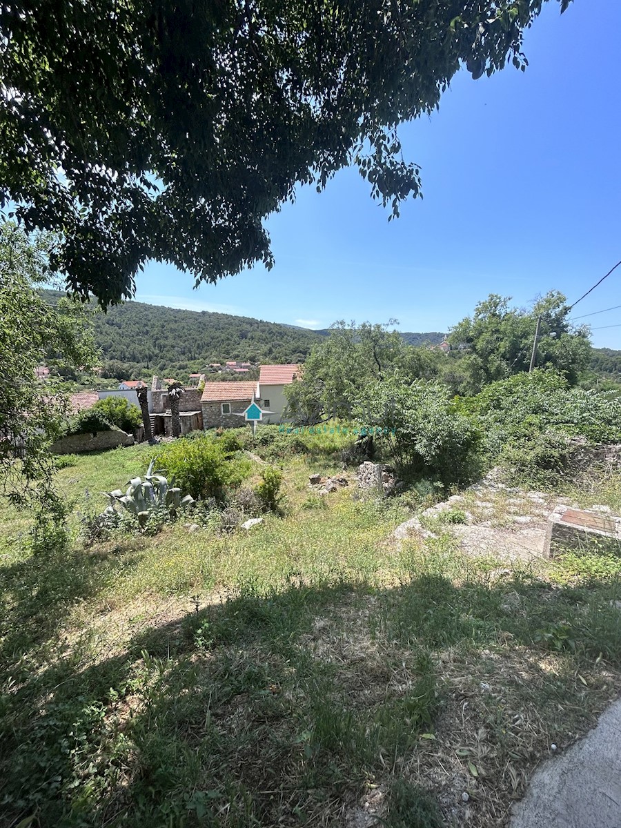 Dalmacija, Hvar, Dol Sv.Ana, hiša 46m2 z zazidljivo parcelo 650m2