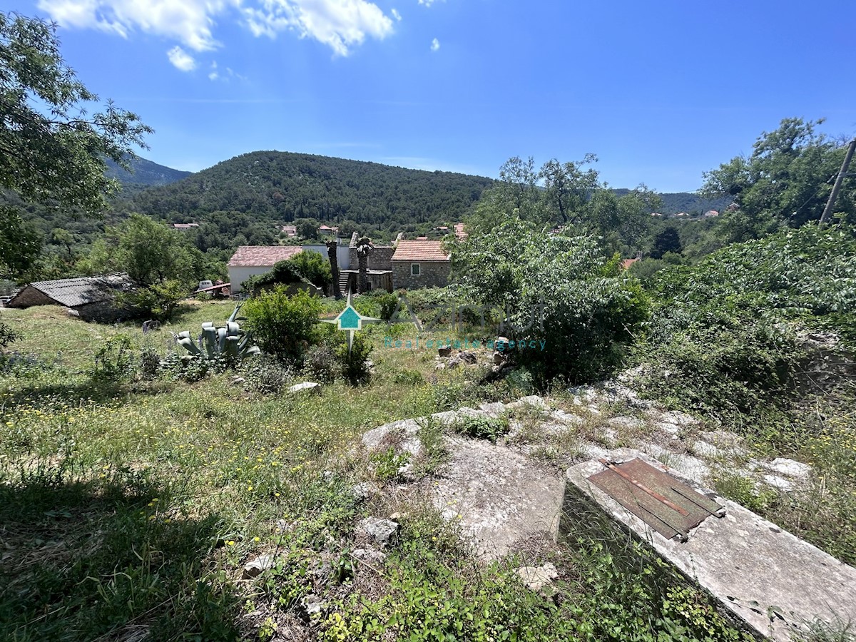 Dalmacija, Hvar, Dol Sv.Ana, hiša 46m2 z zazidljivo parcelo 650m2