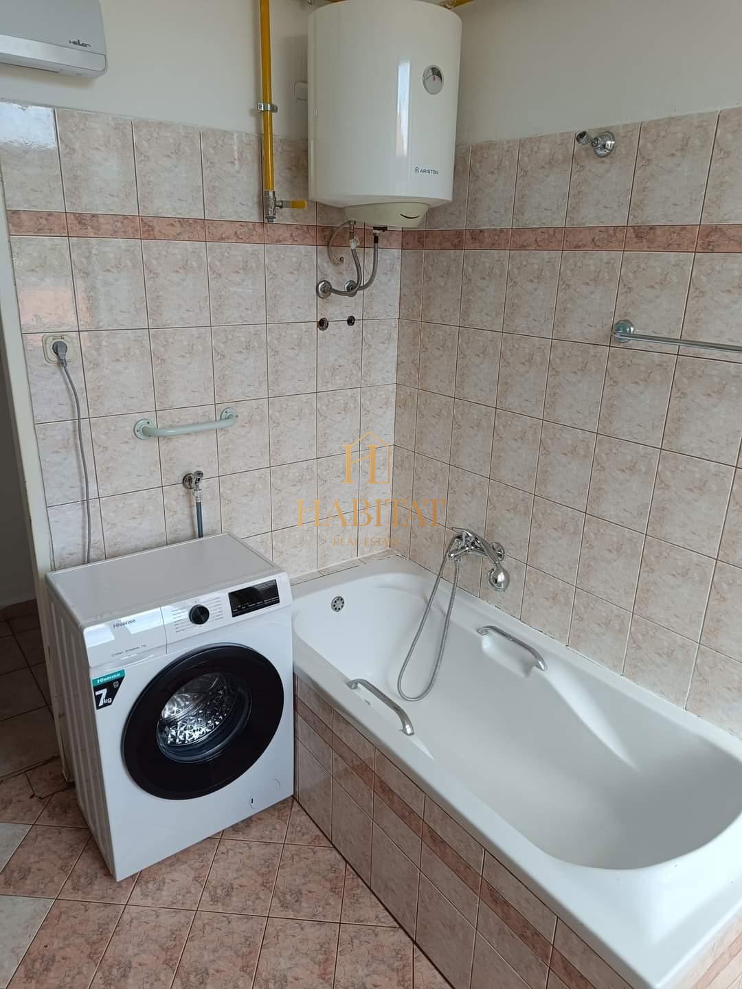 Istra , Pula , Šijana , Villa 200m2 , 4SS+DB , garaža , poslovni prostor