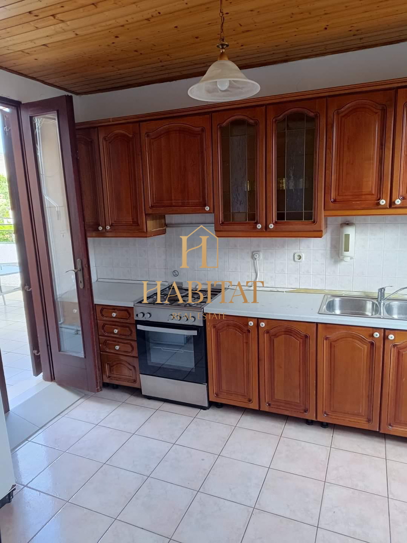 Istra , Pula , Šijana , Villa 200m2 , 4SS+DB , garaža , poslovni prostor