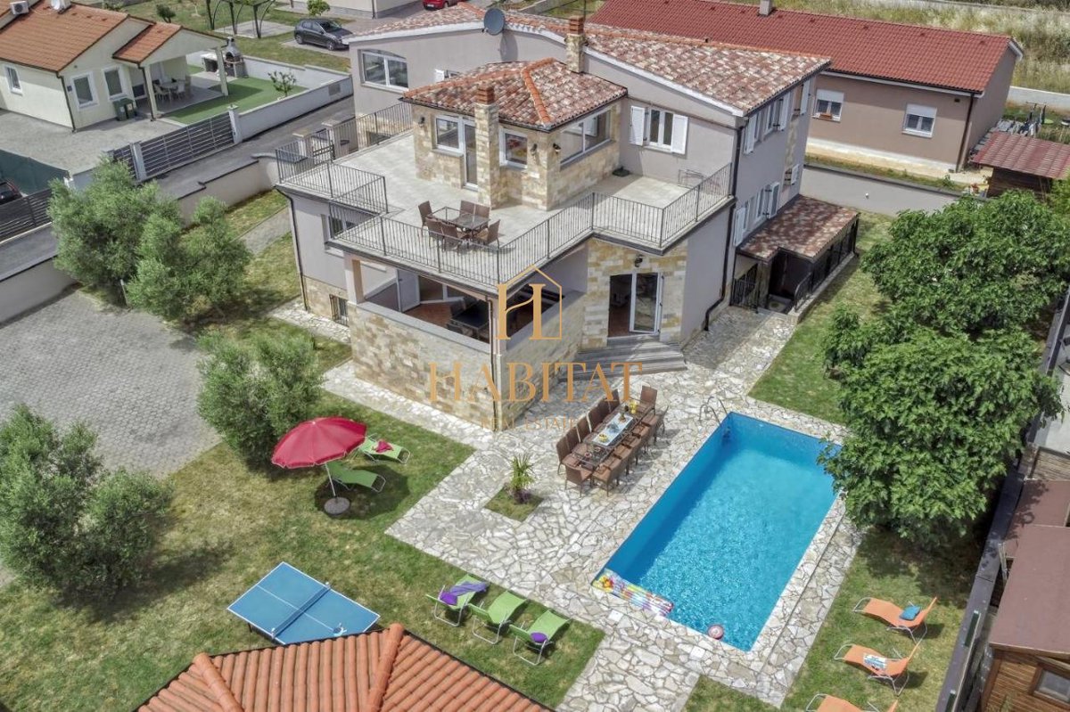 Istra, Ližnjan, Vila 450m2 z bazenom