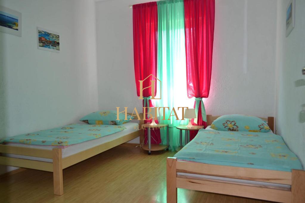 Istra, Hiša 288m2, štiri apartmaji, blizu morja, Valbandon