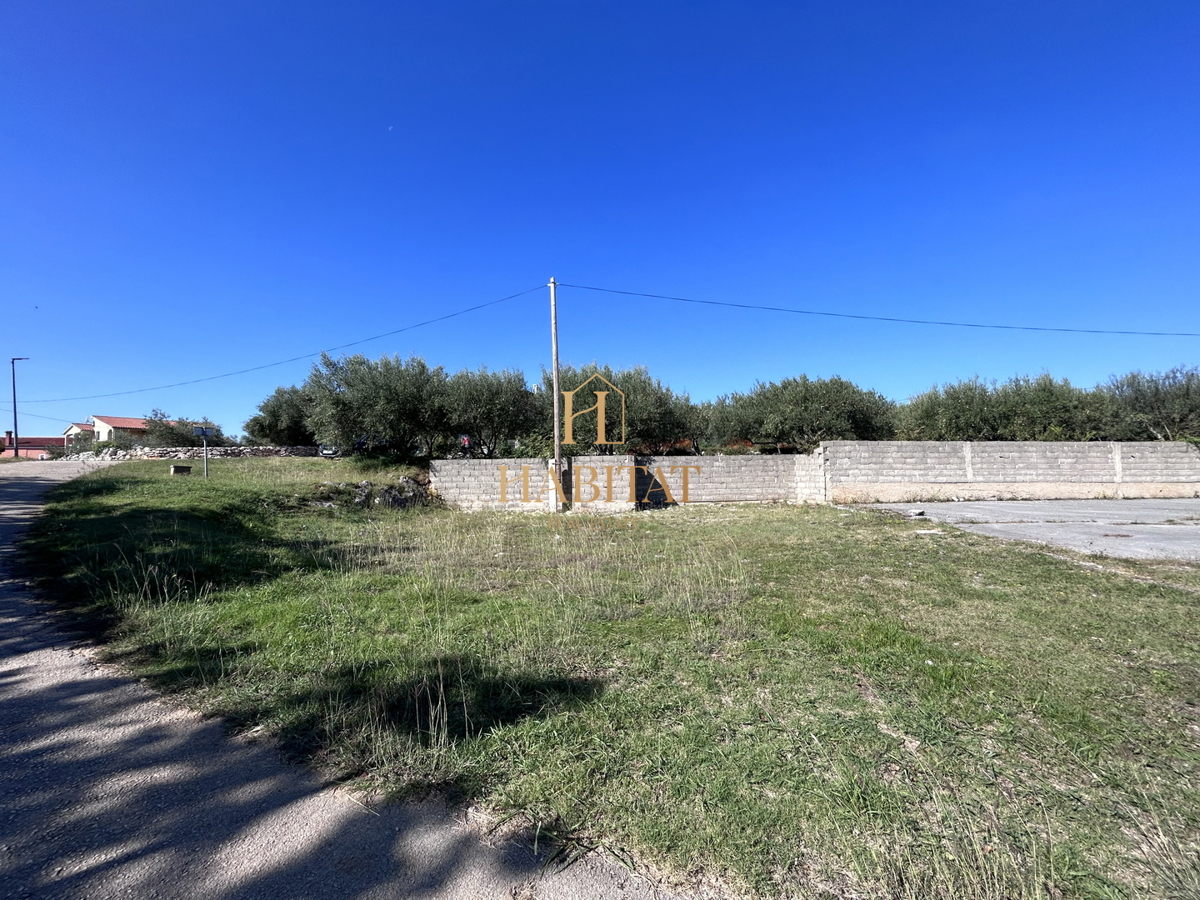 Istra, Kaštel, Buje, gradbena parcela 603m2