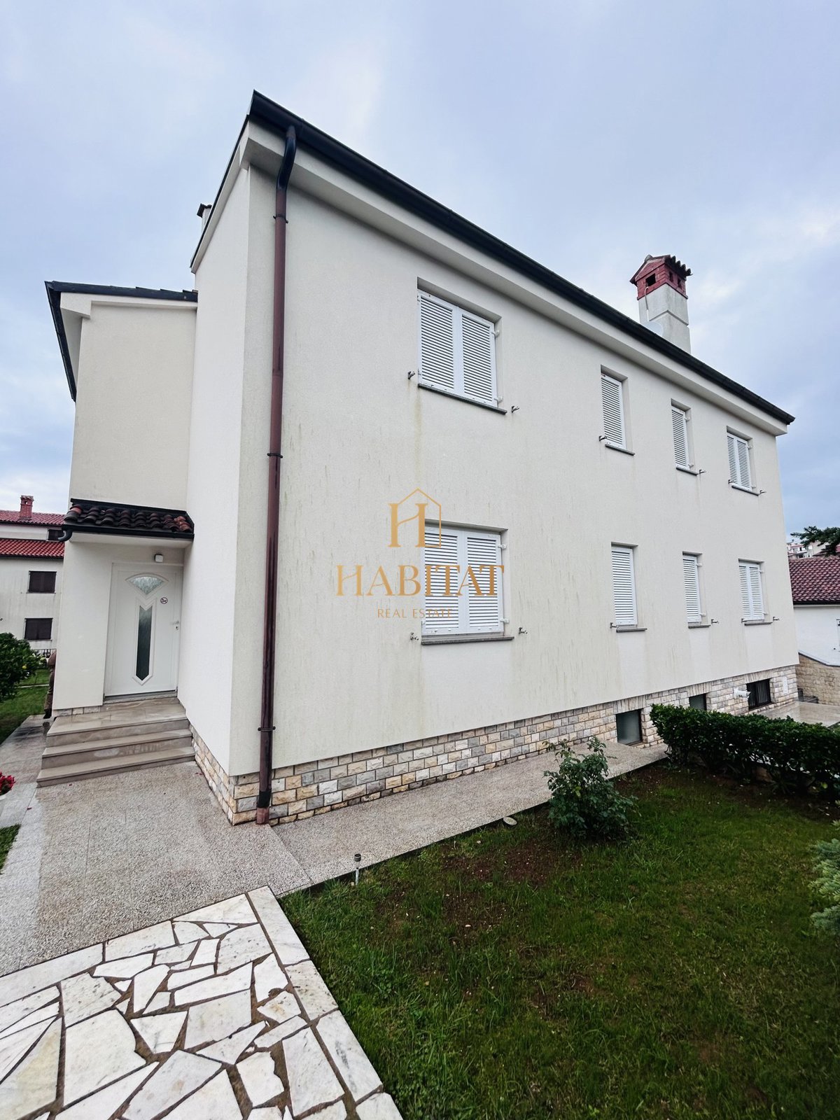 Istra, Medulin, Pješčana Uvala, Vila 330m2 s 6 apartmaji, apartma 140m2