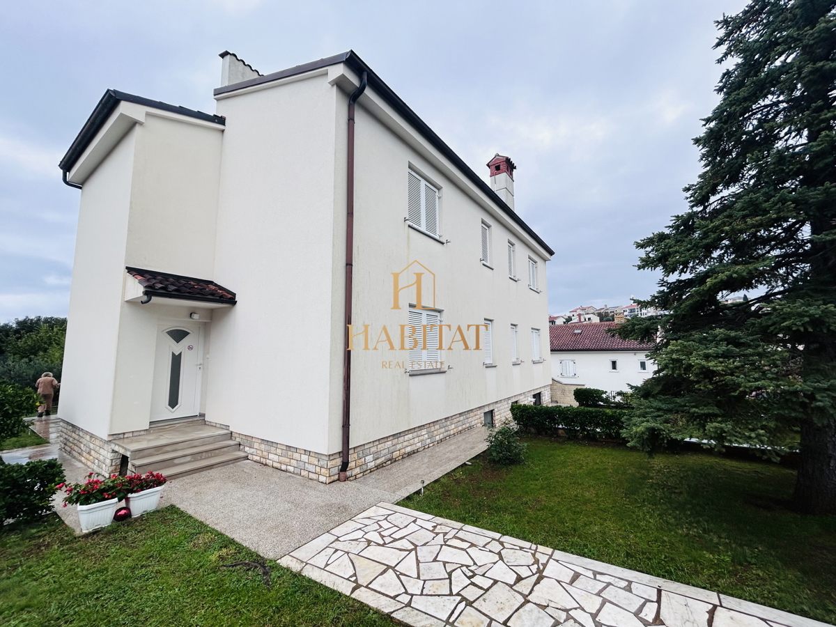 Istra, Medulin, Pješčana Uvala, Vila 330m2 s 6 apartmaji, apartma 140m2