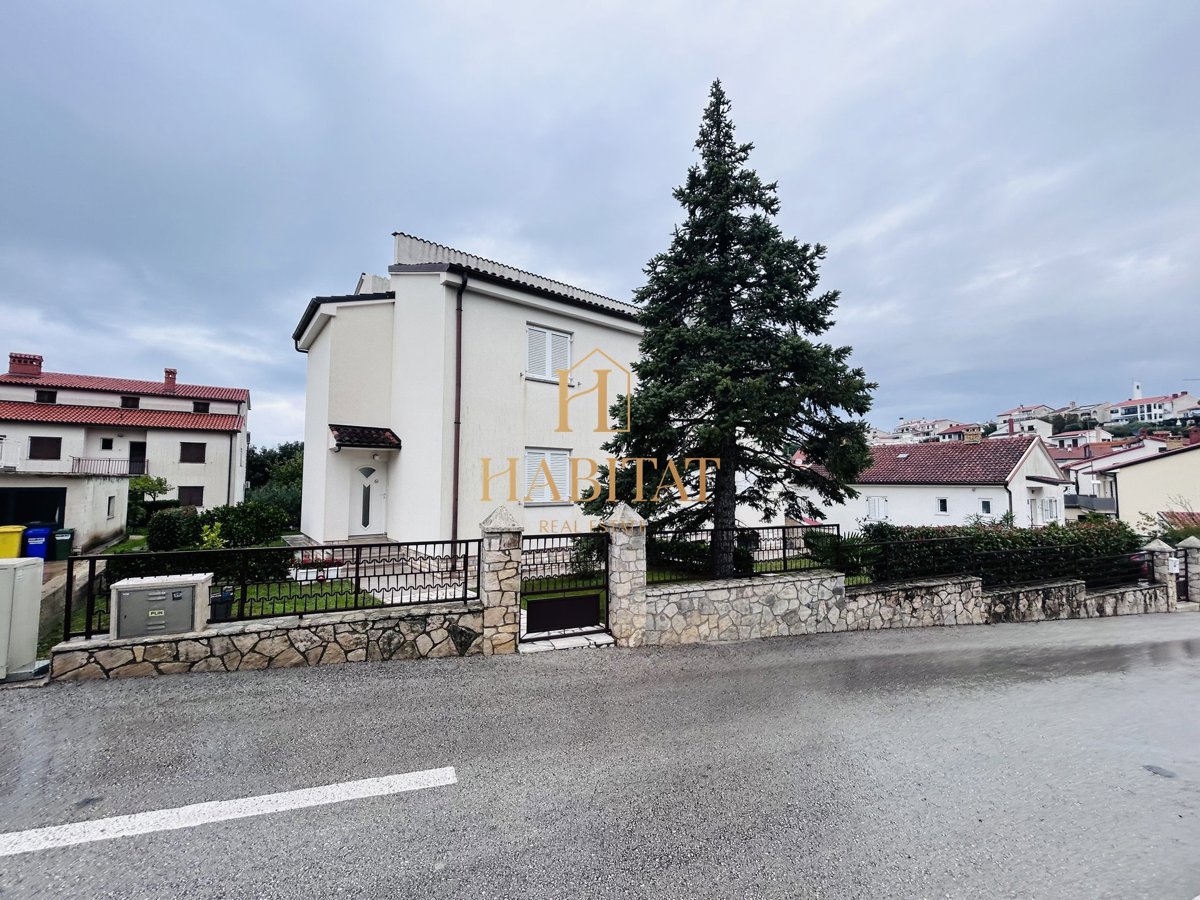 Istra, Medulin, Pješčana Uvala, Vila 330m2 s 6 apartmaji, apartma 140m2