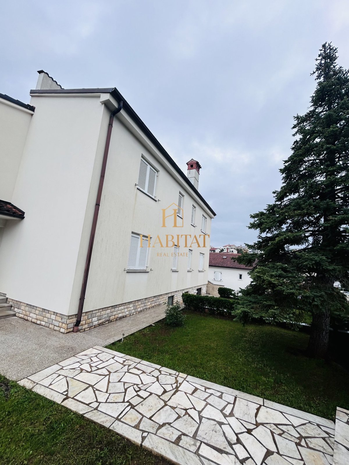 Istra, Medulin, Pješčana Uvala, Vila 330m2 s 6 apartmaji, apartma 140m2