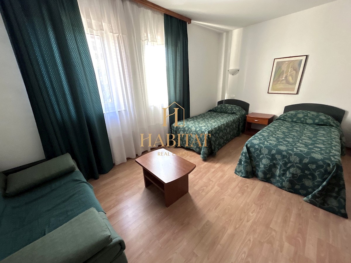 Istra . Novigrad, hotel 670m2, zemljišče, parkirišče, bližina morja in plaže