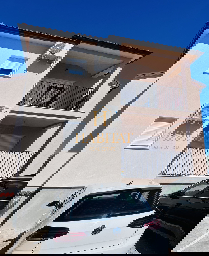 Istra, Brtonigla, stanovanje 80m2, 2s, opremljeno