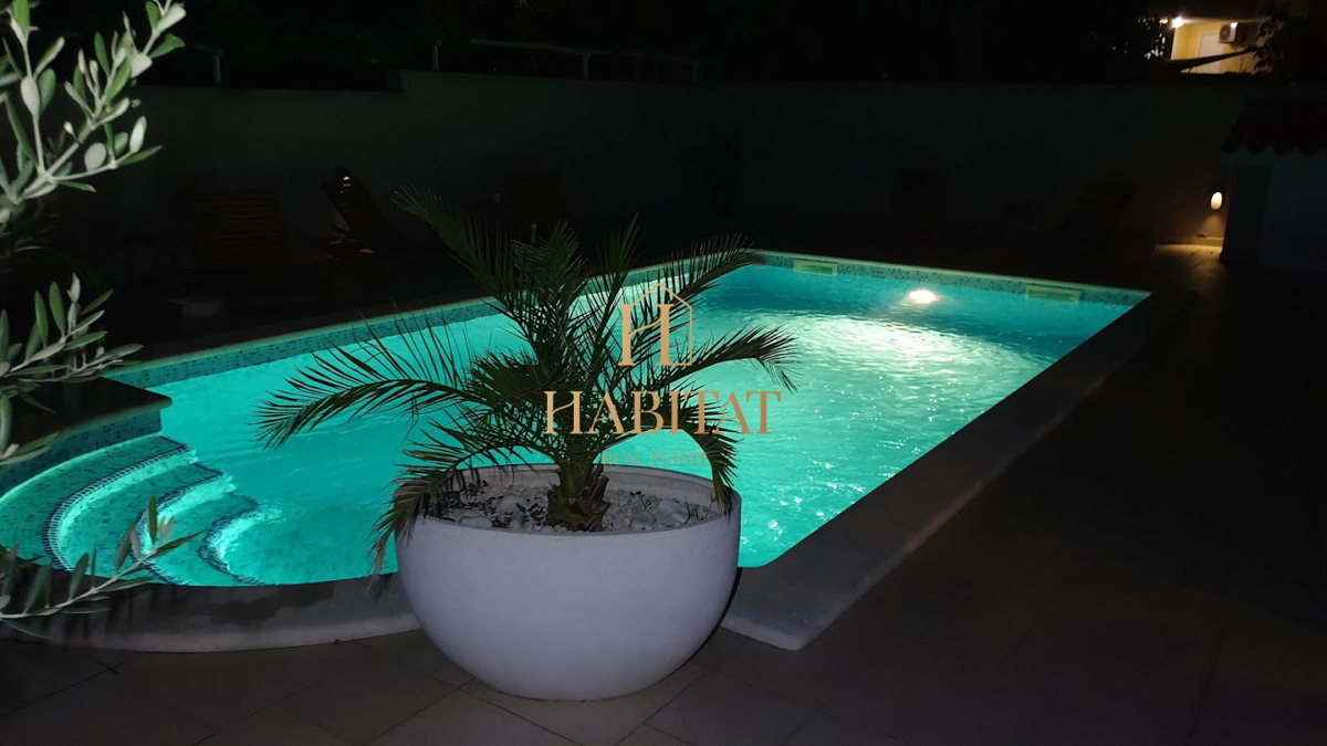 Istra, Medulin, Vila 300m2 z bazenom, 500m od morja