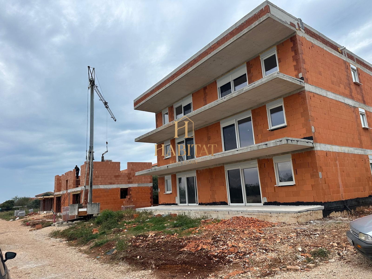 Istra, Umag, Zambratija, stanovanje 69,21 m2, 2 spalnici, 2 kopalnici, 3.500 €/m2