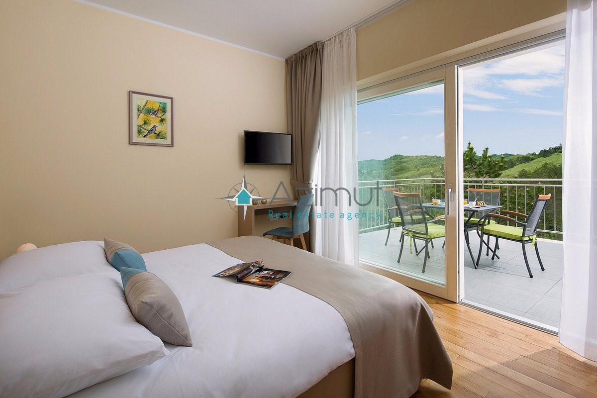 ISTRA, MOTOVUN - Resort, hotel, restavracija, apartmaji, kamp, ​​počitniške hiše , 30.000 parcel