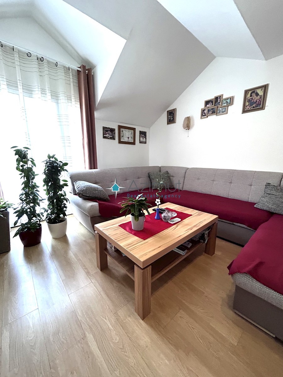 Zagreb, Kustošija, prodaja, hiša 218m2, 3 apartmaji, 1 garsonjera, vodnjak