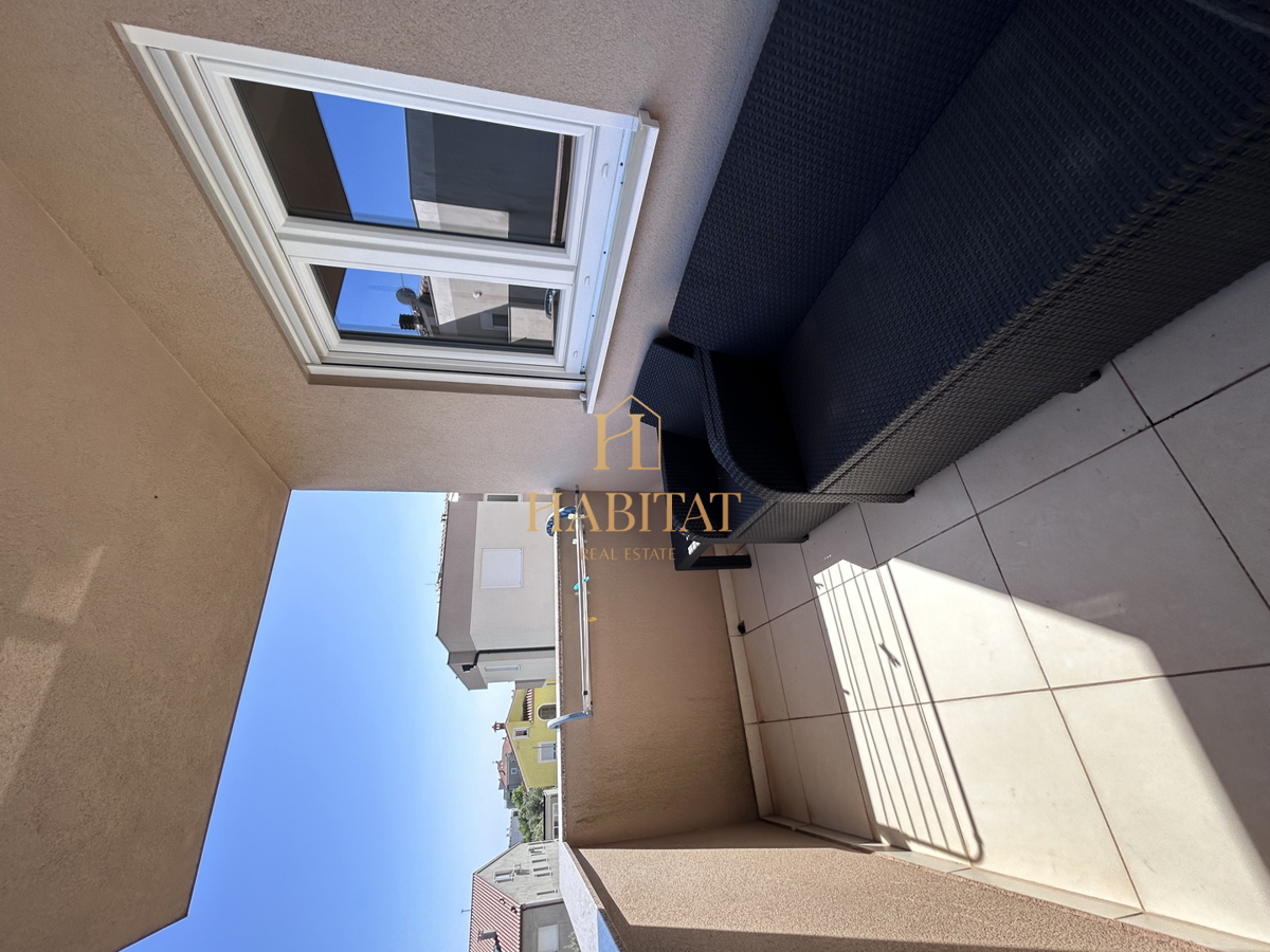 Istra, Peroj, 3SS+DB, stanovanje 76m2, terasa, shramba, parking, opremljeno