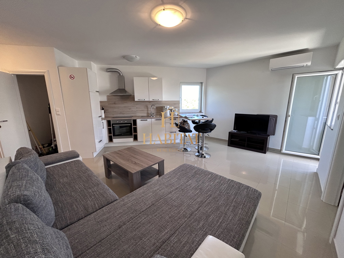 Istra, Peroj, 3SS+DB, stanovanje 76m2, terasa, shramba, parking, opremljeno