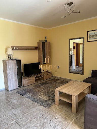 Istra, Premantura, hiša 150m2 z dvema apartmajema, 600m od morja