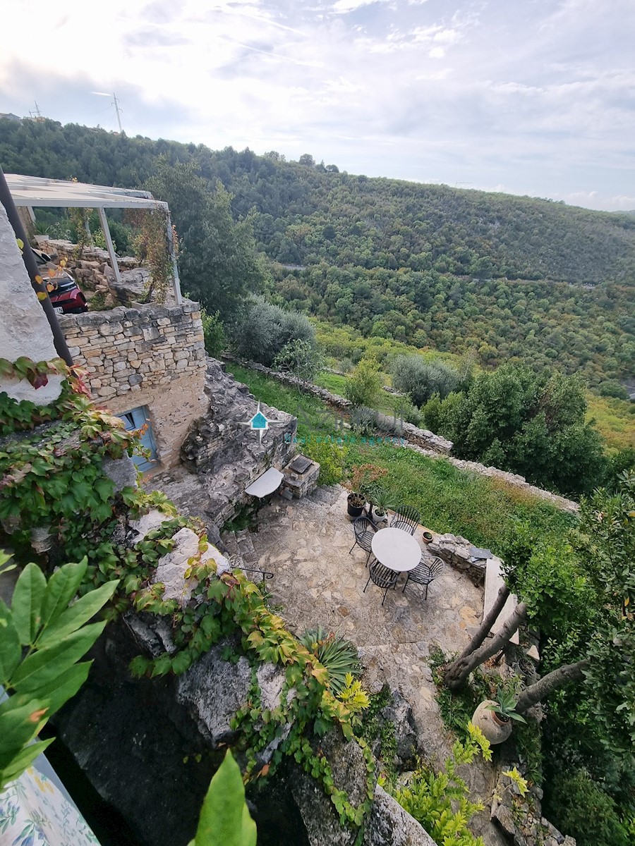 Istra, Kaštel, UNIKATNA Vila s čudovitim pogledom na morje