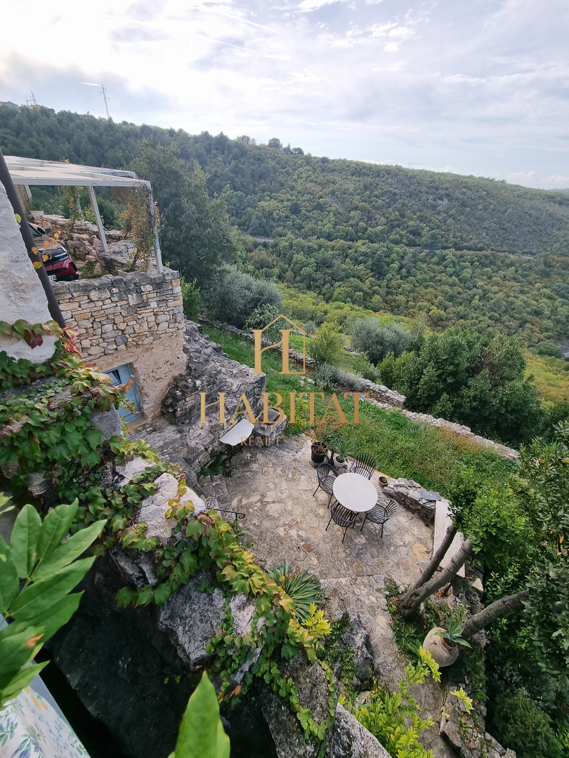 Istra, Kaštel, UNIKATNA Vila s čudovitim pogledom na morje