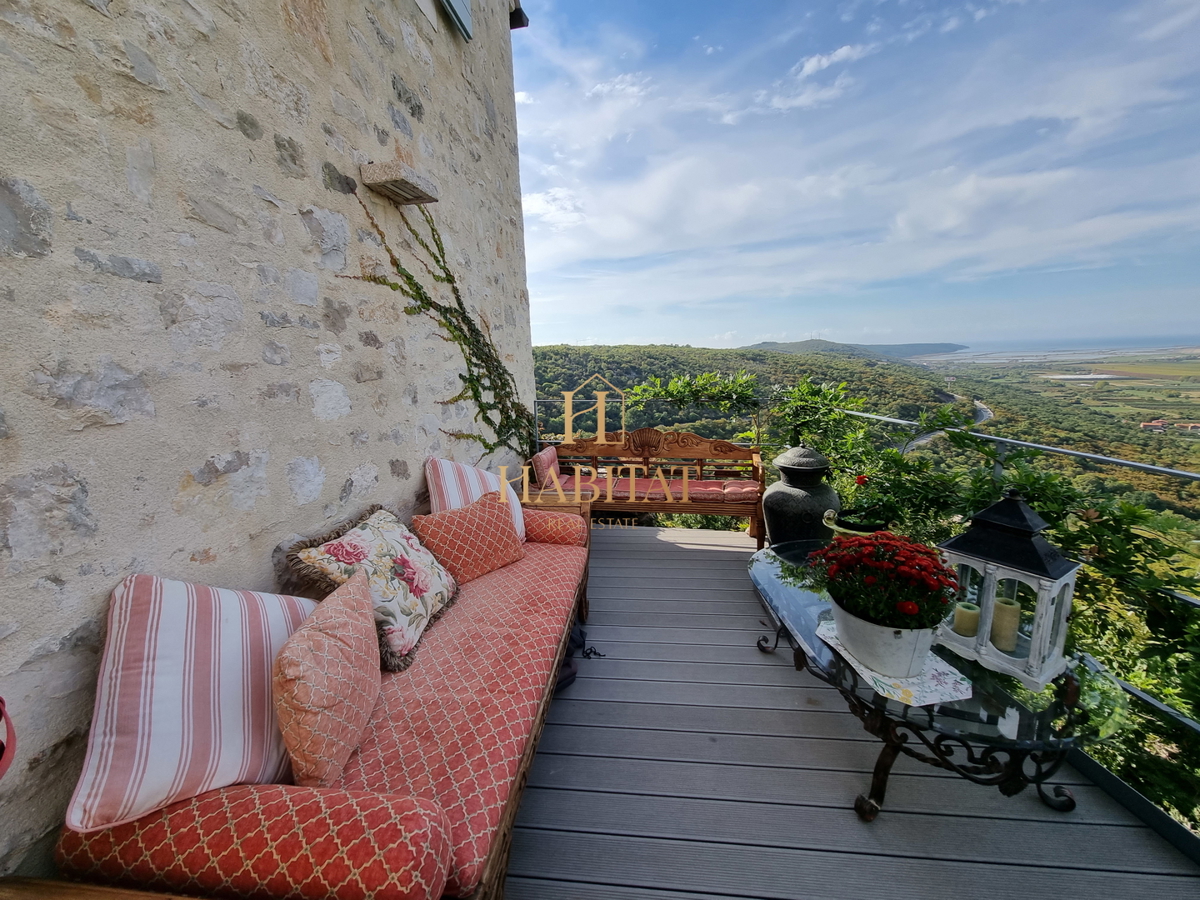 Istra, Kaštel, UNIKATNA Vila s čudovitim pogledom na morje