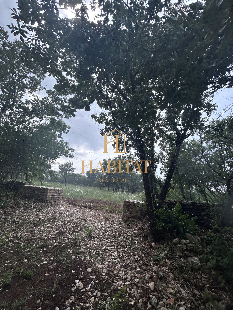 Istra, Vodnjan, kmetijsko zemljišče 1897m2, ograjeno s suhozidom