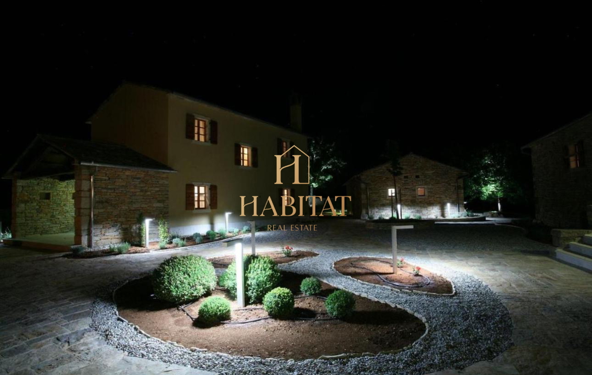 Istra, posestvo 4 objektov 1042m2, zemljišče 11700m2