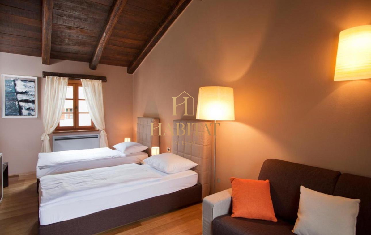 Istra, posestvo 4 objektov 1042m2, zemljišče 11700m2
