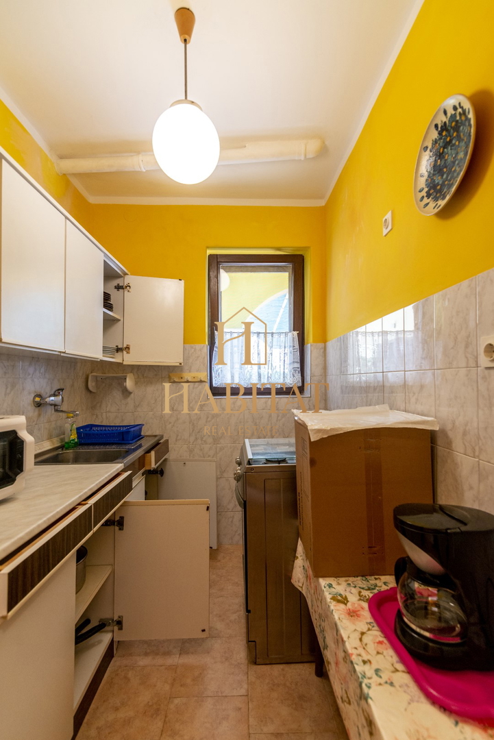 Istra, Banjole, hiša 540m2 s 4 apartmaji le 200m od morja