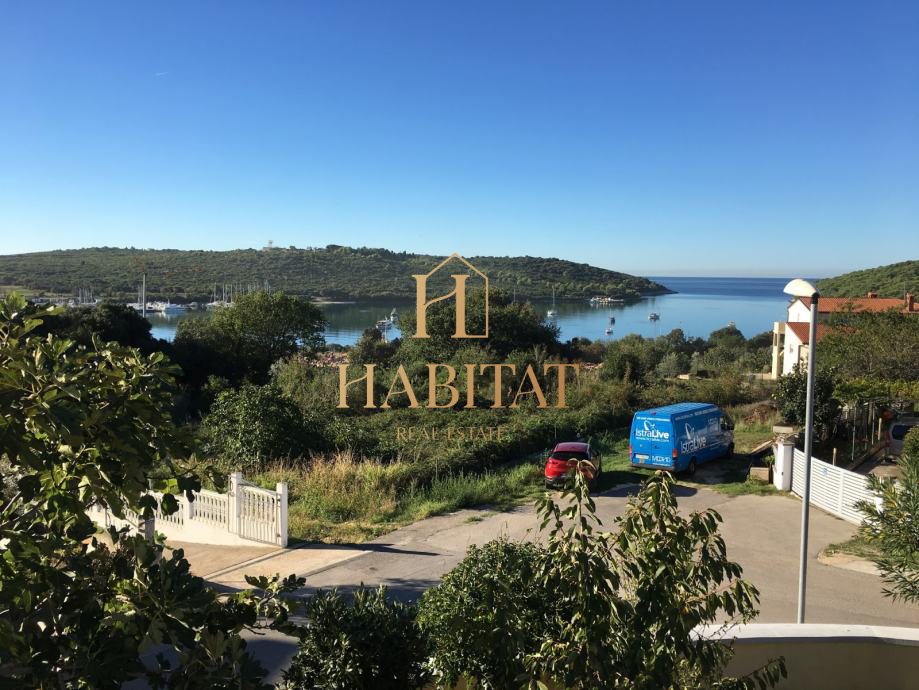 Istra, Banjole, hiša 540m2 s 4 apartmaji le 200m od morja