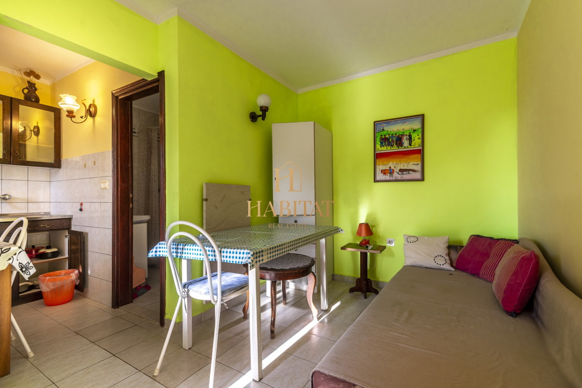 Istra, Banjole, hiša 540m2 s 4 apartmaji le 200m od morja