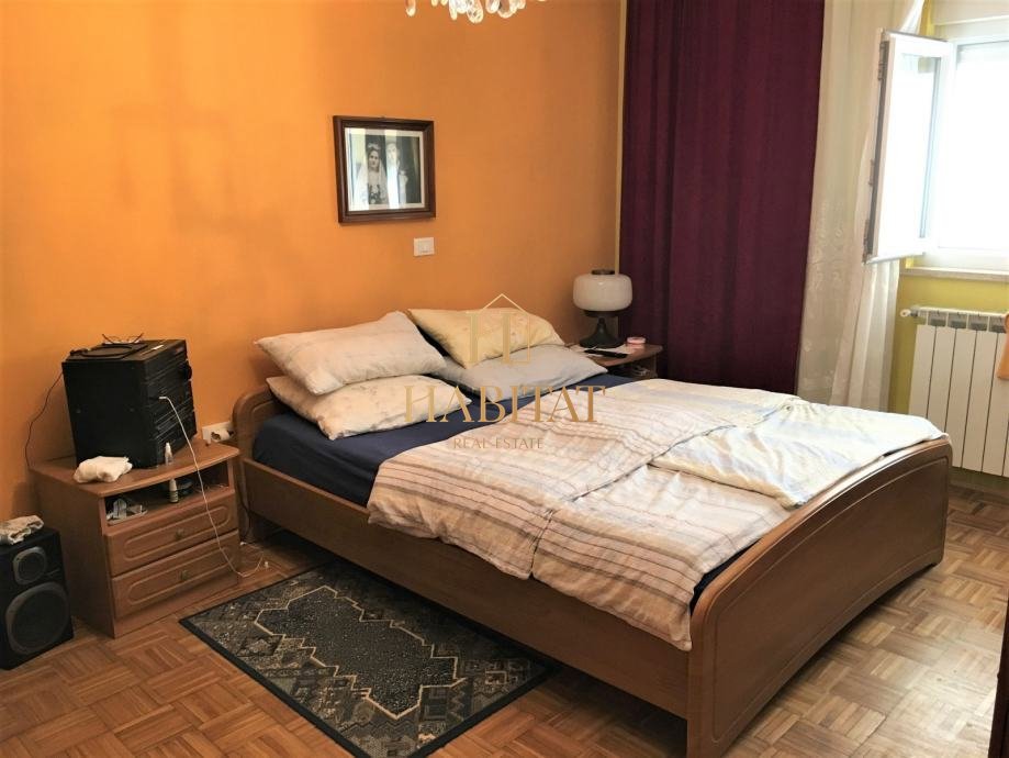 Istra, Banjole, hiša 540m2 s 4 apartmaji le 200m od morja