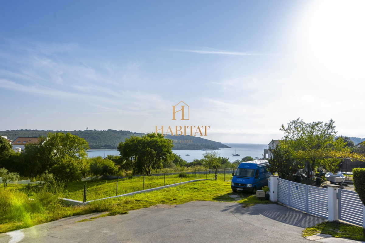 Istra, Banjole, hiša 540m2 s 4 apartmaji le 200m od morja