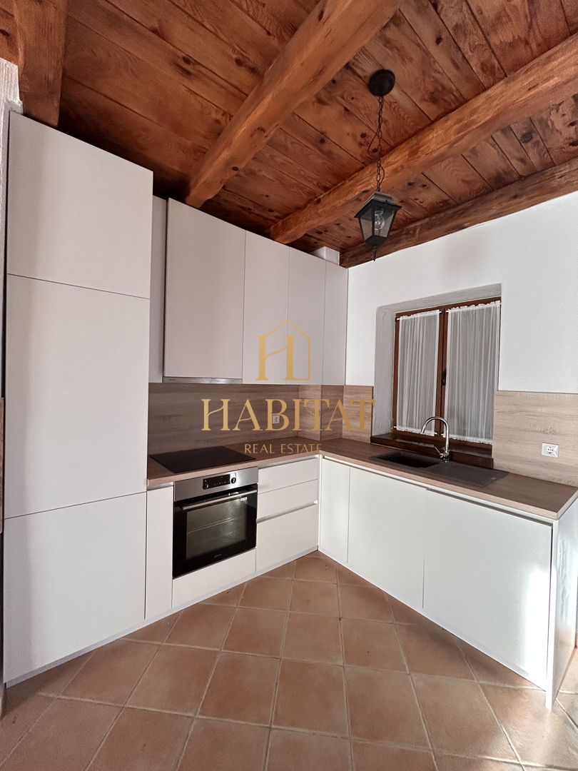 Istra, Svetvinčenat, luksuzna kamnita vila, 4 spalnice, 154 m2, bazen, vrt, pogled na morje
