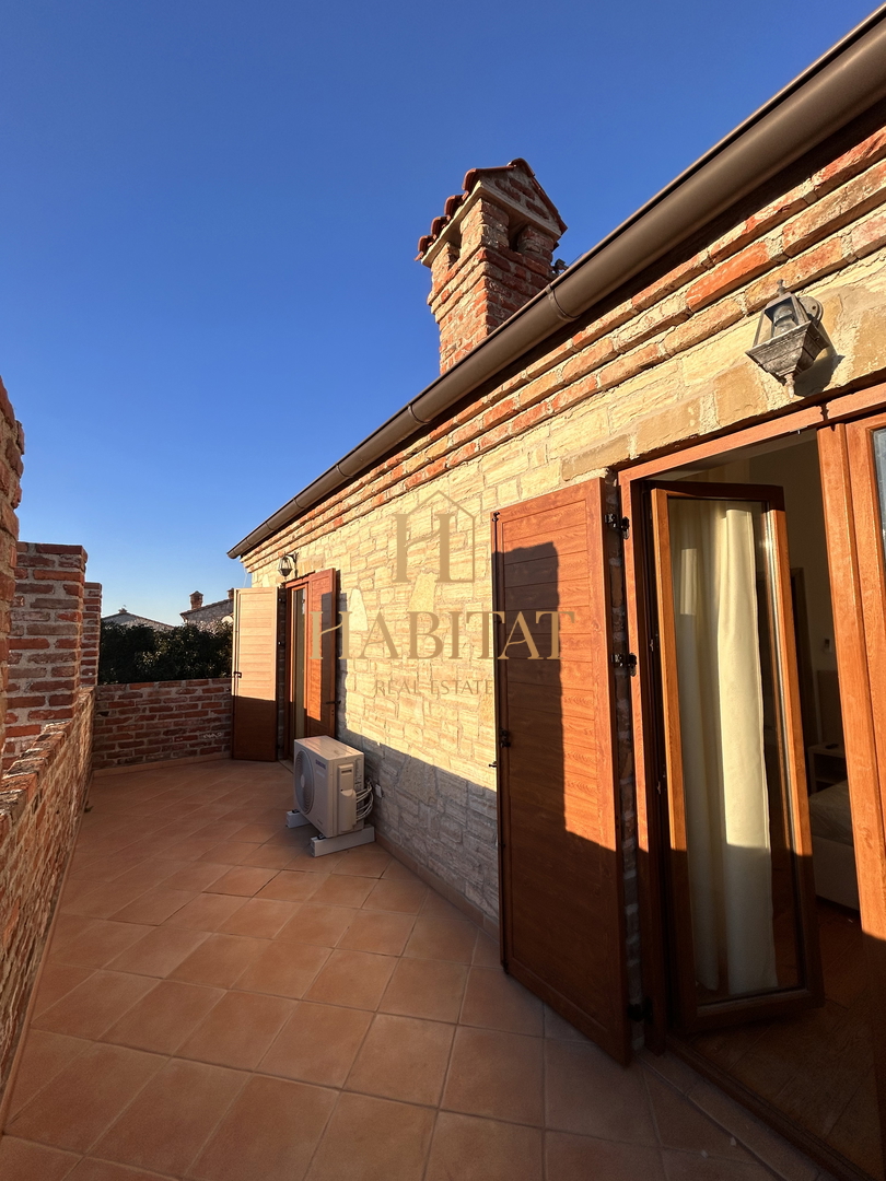 Istra, Svetvinčenat, luksuzna kamnita vila, 4 spalnice, 154 m2, bazen, vrt, pogled na morje