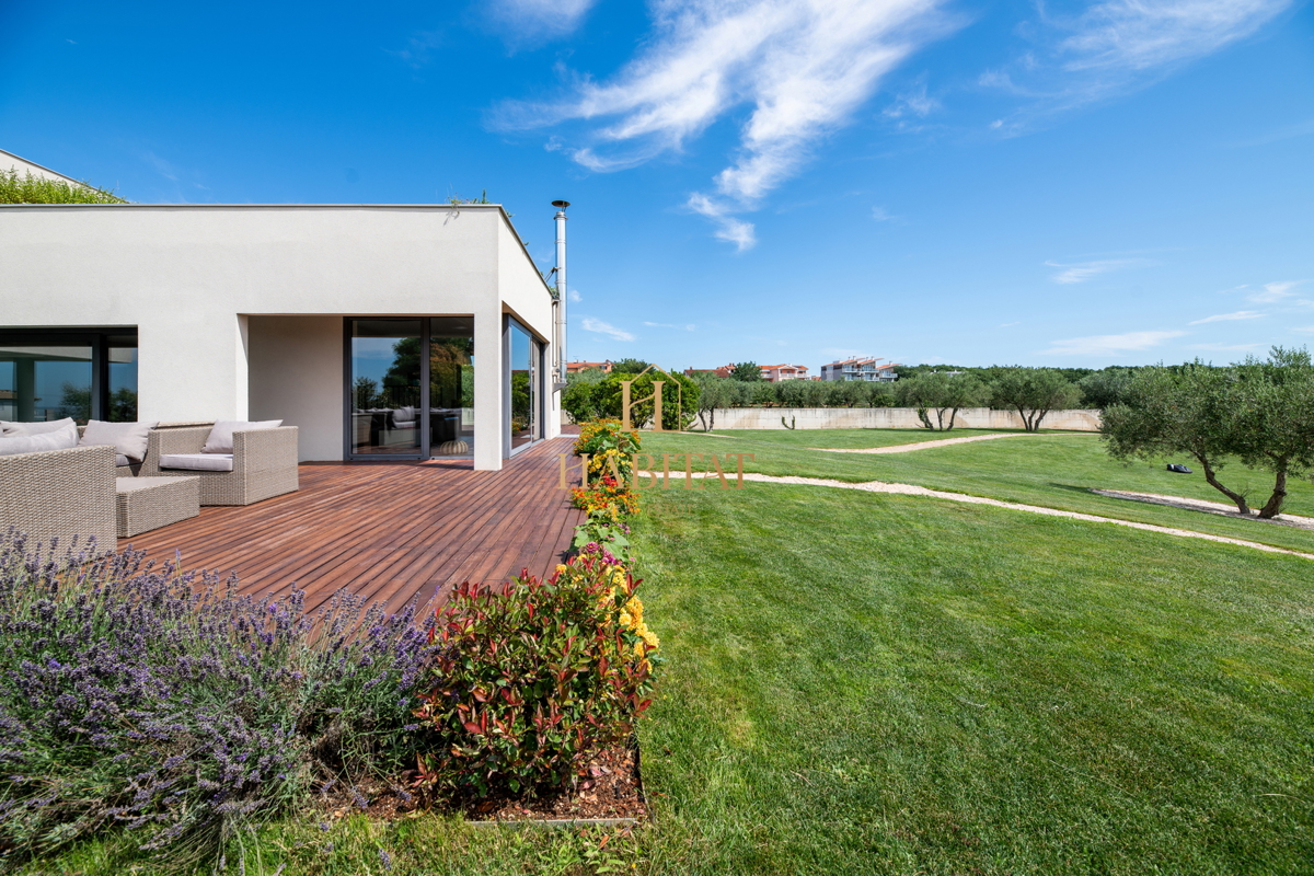 Istra, Zambratija, luksuzna vila 420 m2, 4 spalnice, 4 kopalnice, garaža