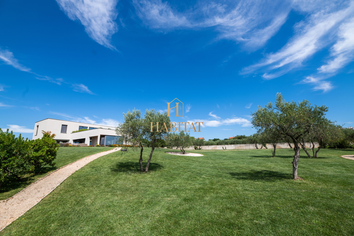 Istra, Zambratija, luksuzna vila 420 m2, 4 spalnice, 4 kopalnice, garaža