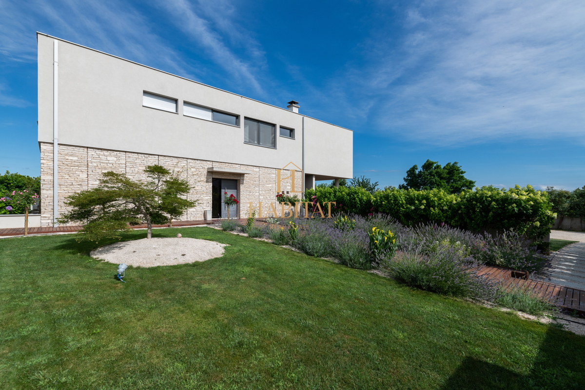 Istra, Zambratija, luksuzna vila 420 m2, 4 spalnice, 4 kopalnice, garaža