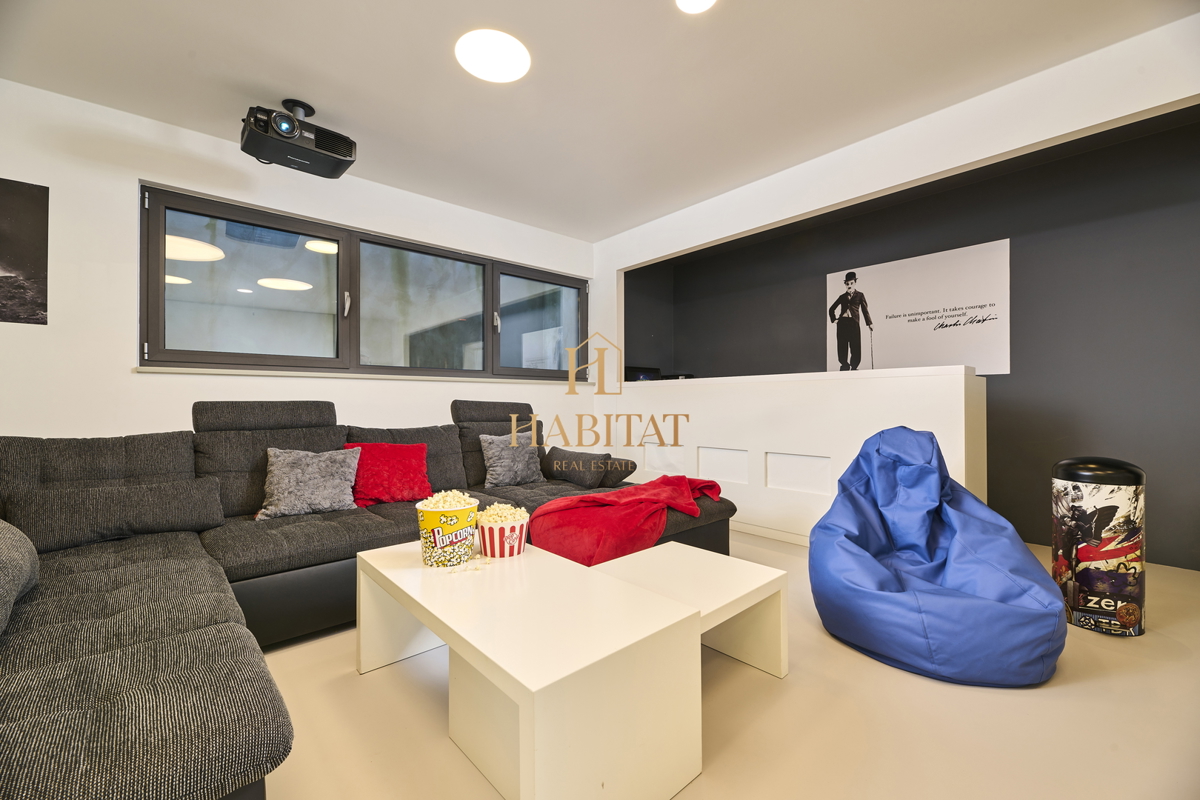 Istra, Zambratija, luksuzna vila 420 m2, 4 spalnice, 4 kopalnice, garaža