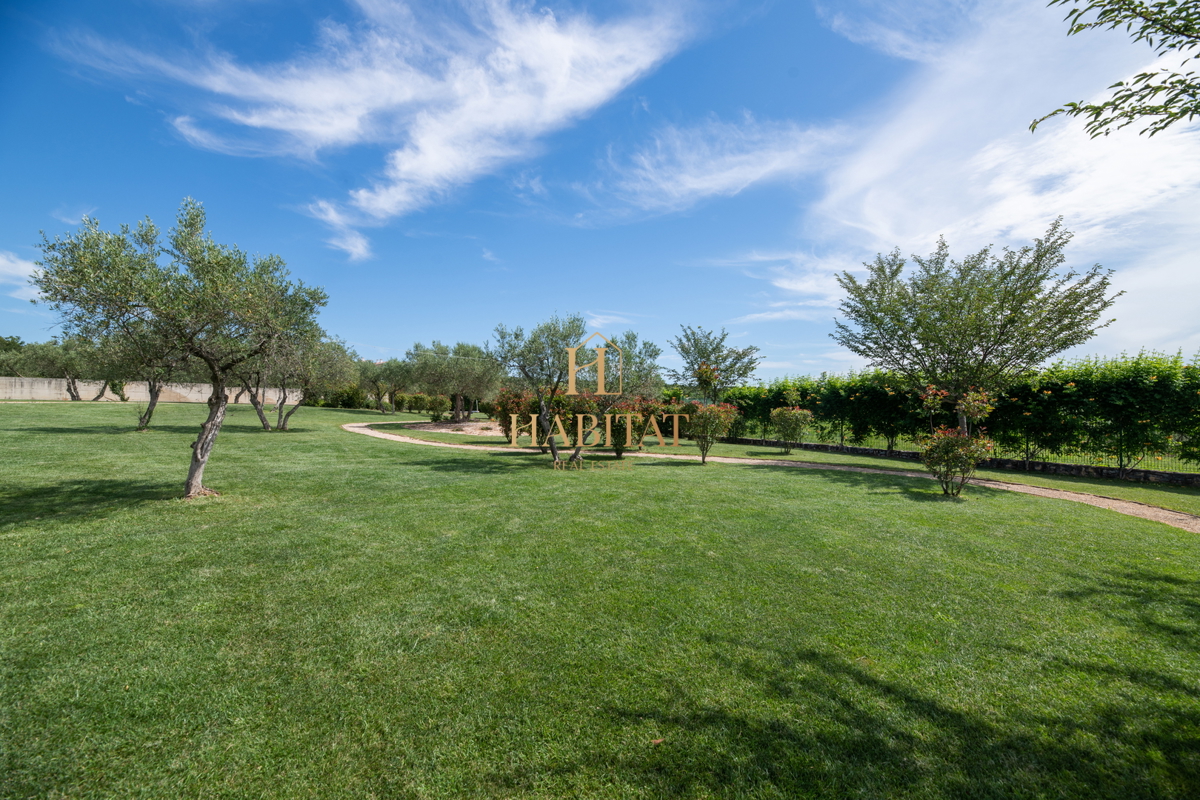 Istra, Zambratija, luksuzna vila 420 m2, 4 spalnice, 4 kopalnice, garaža