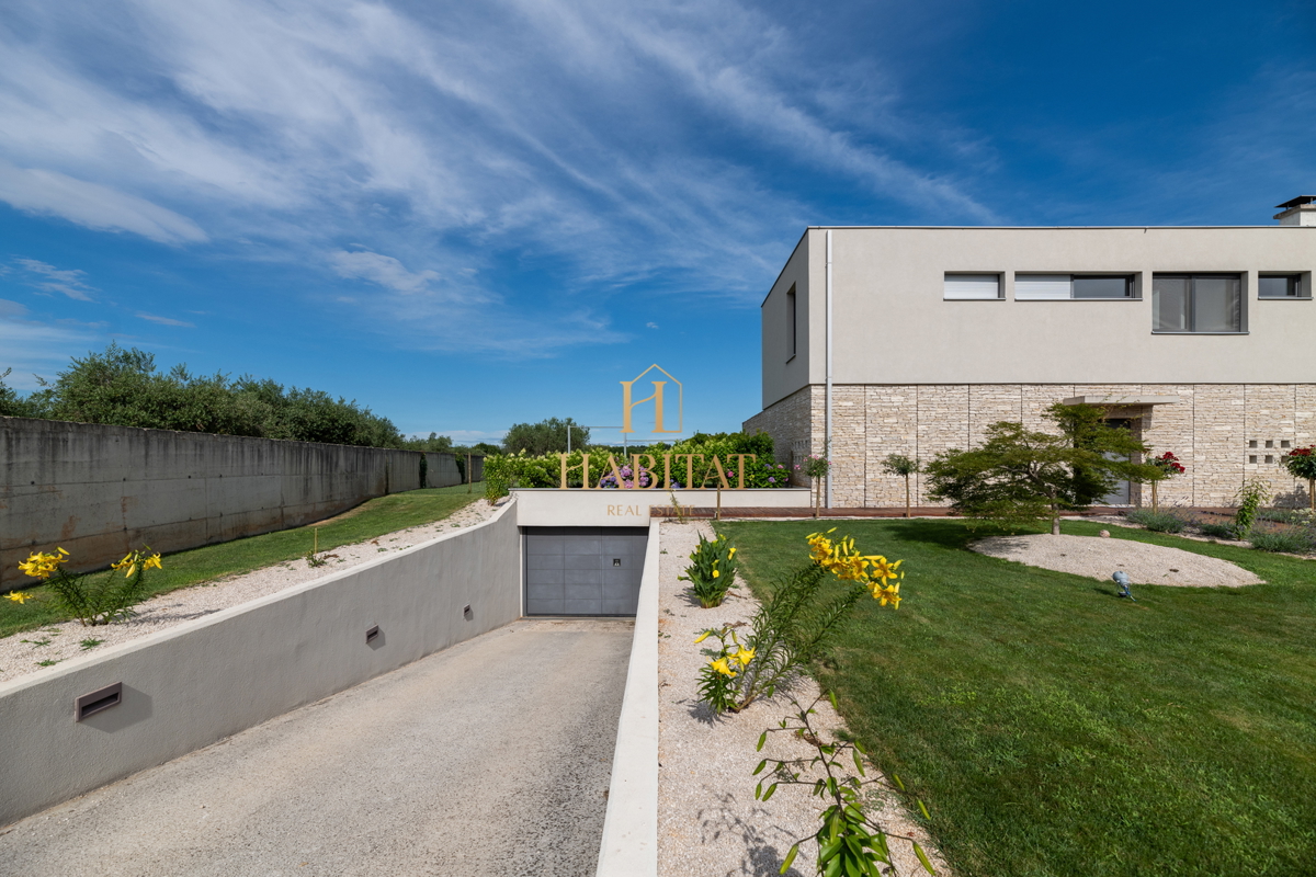 Istra, Zambratija, luksuzna vila 420 m2, 4 spalnice, 4 kopalnice, garaža