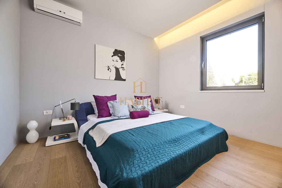 Istra, Zambratija, luksuzna vila 420 m2, 4 spalnice, 4 kopalnice, garaža