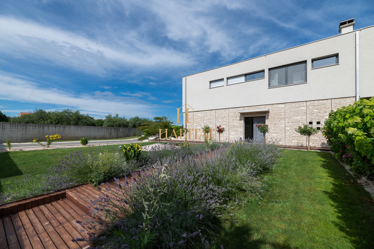 Istra, Zambratija, luksuzna vila 420 m2, 4 spalnice, 4 kopalnice, garaža