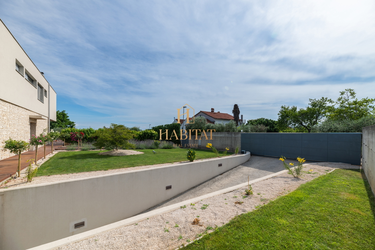 Istra, Zambratija, luksuzna vila 420 m2, 4 spalnice, 4 kopalnice, garaža