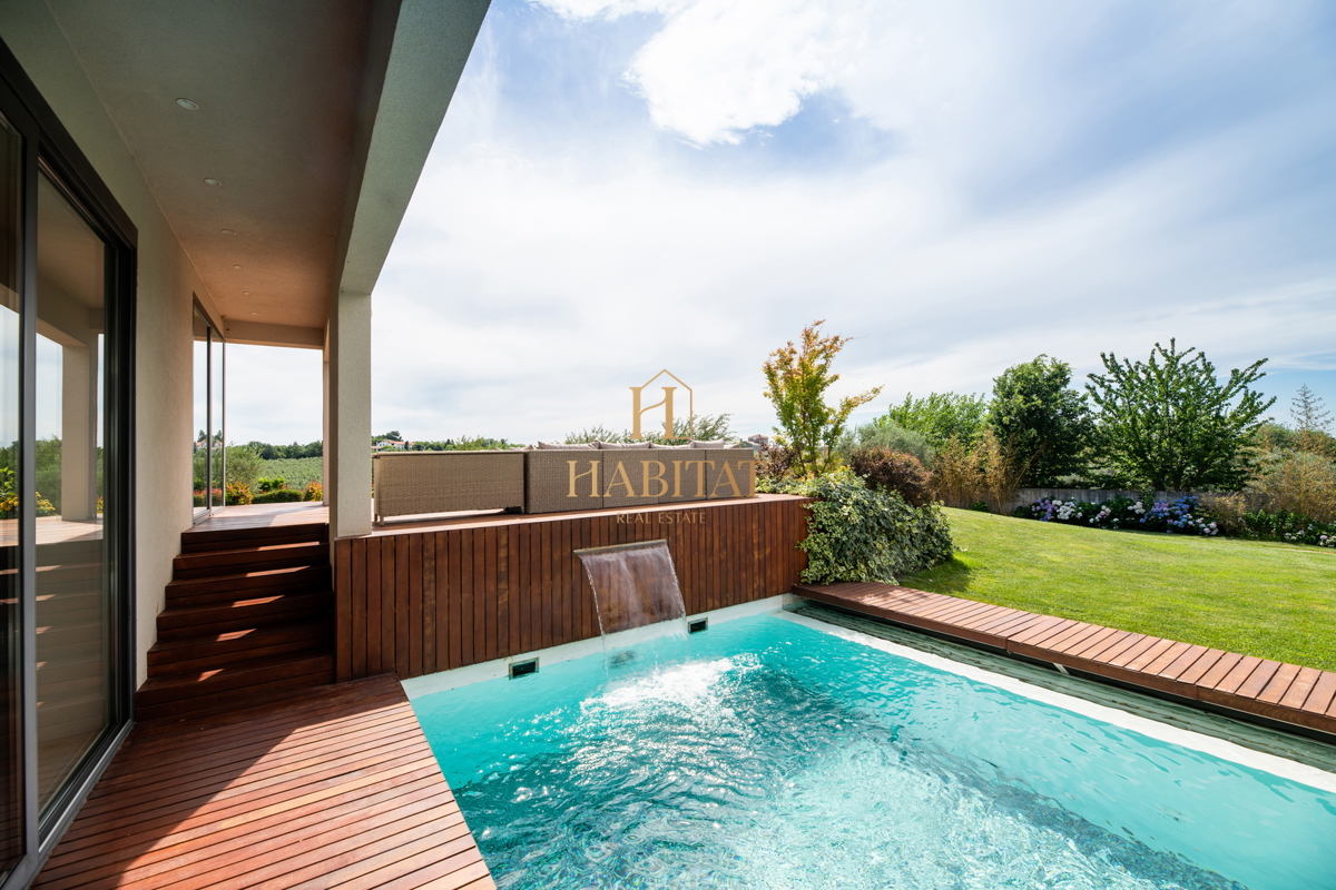 Istra, Zambratija, luksuzna vila 420 m2, 4 spalnice, 4 kopalnice, garaža