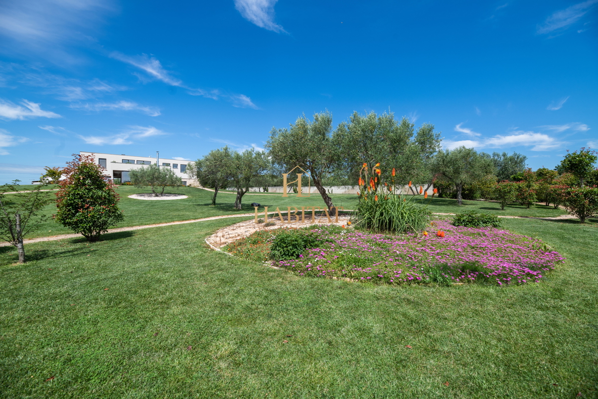 Istra, Zambratija, luksuzna vila 420 m2, 4 spalnice, 4 kopalnice, garaža