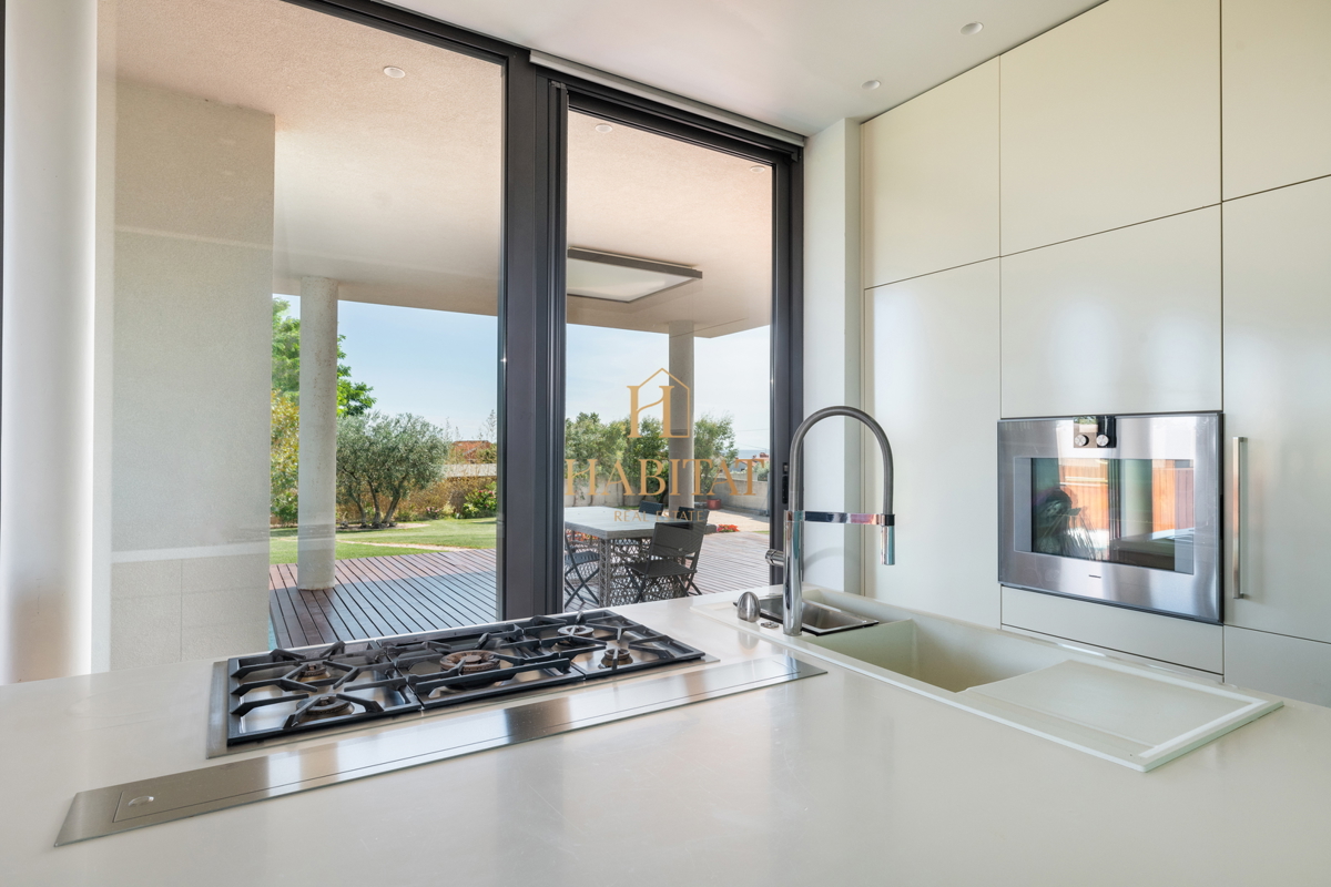 Istra, Zambratija, luksuzna vila 420 m2, 4 spalnice, 4 kopalnice, garaža