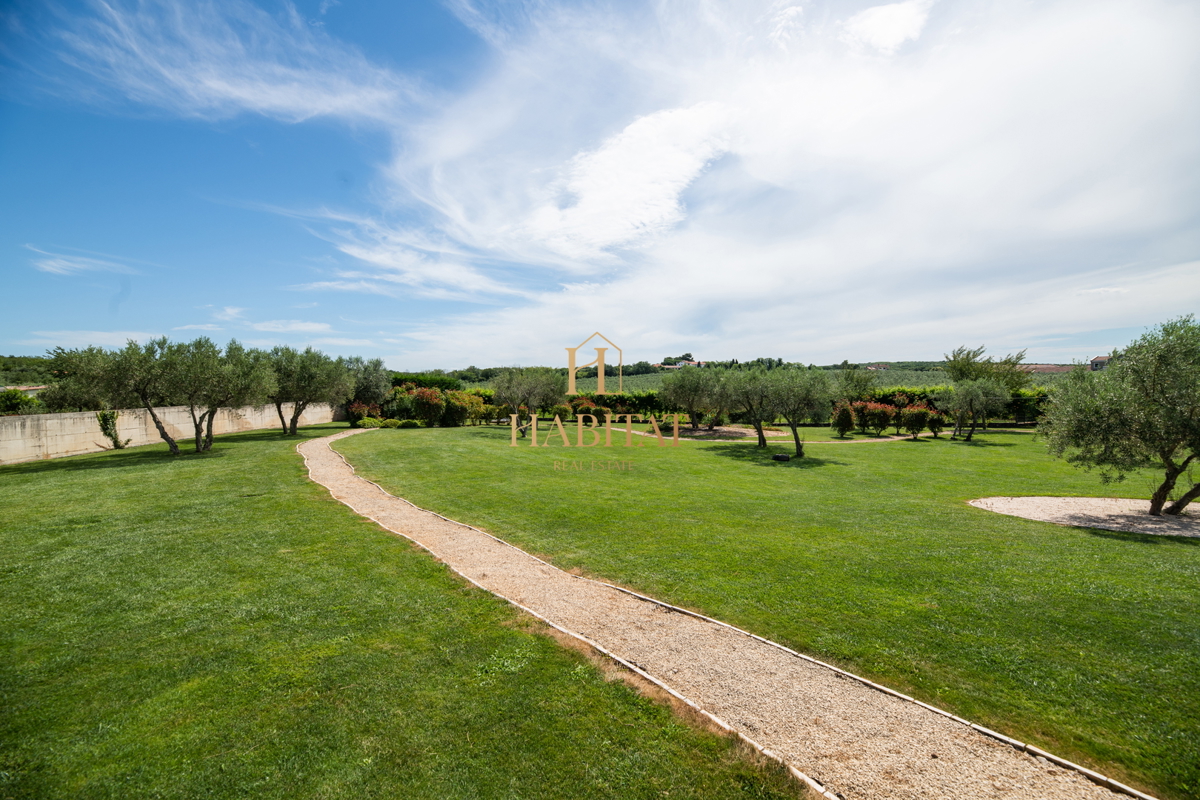 Istra, Zambratija, luksuzna vila 420 m2, 4 spalnice, 4 kopalnice, garaža