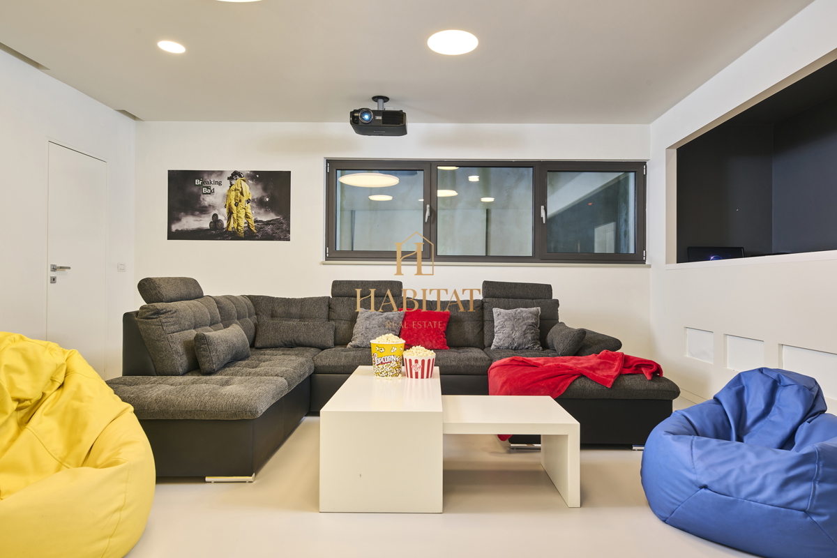 Istra, Zambratija, luksuzna vila 420 m2, 4 spalnice, 4 kopalnice, garaža